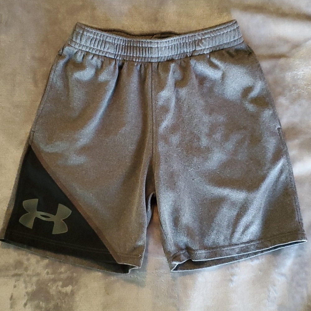 Under Armour boys short